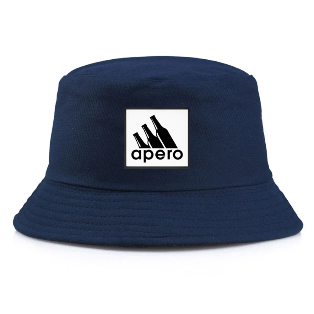 Bob de couleur bleu marine avec inscrit apéro avec le design du logo Adidas.