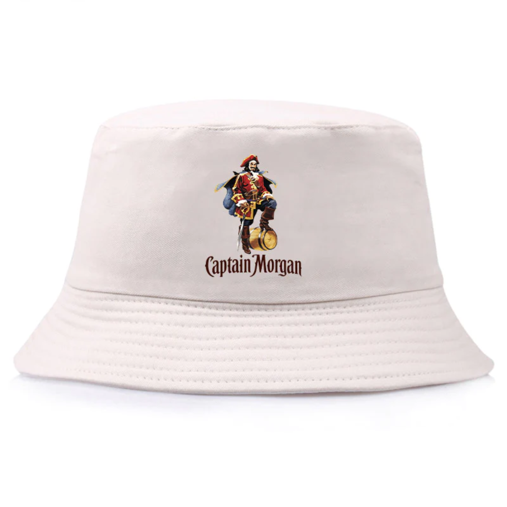 Bob de couleur beige avec inscrit le logo Captain Morgan.