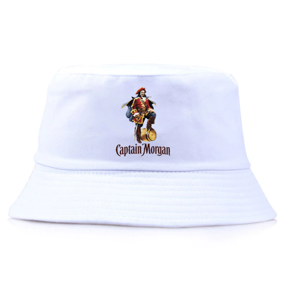 Bob de couleur blanc avec inscrit le logo Captain Morgan.