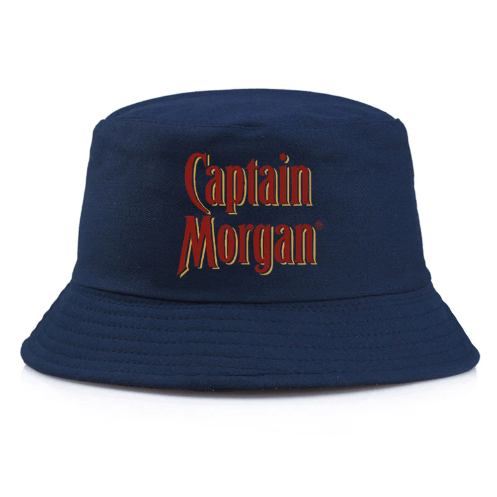 Bob de couleur bleu marine avec inscrit l'écriture du logo Captain Morgan.