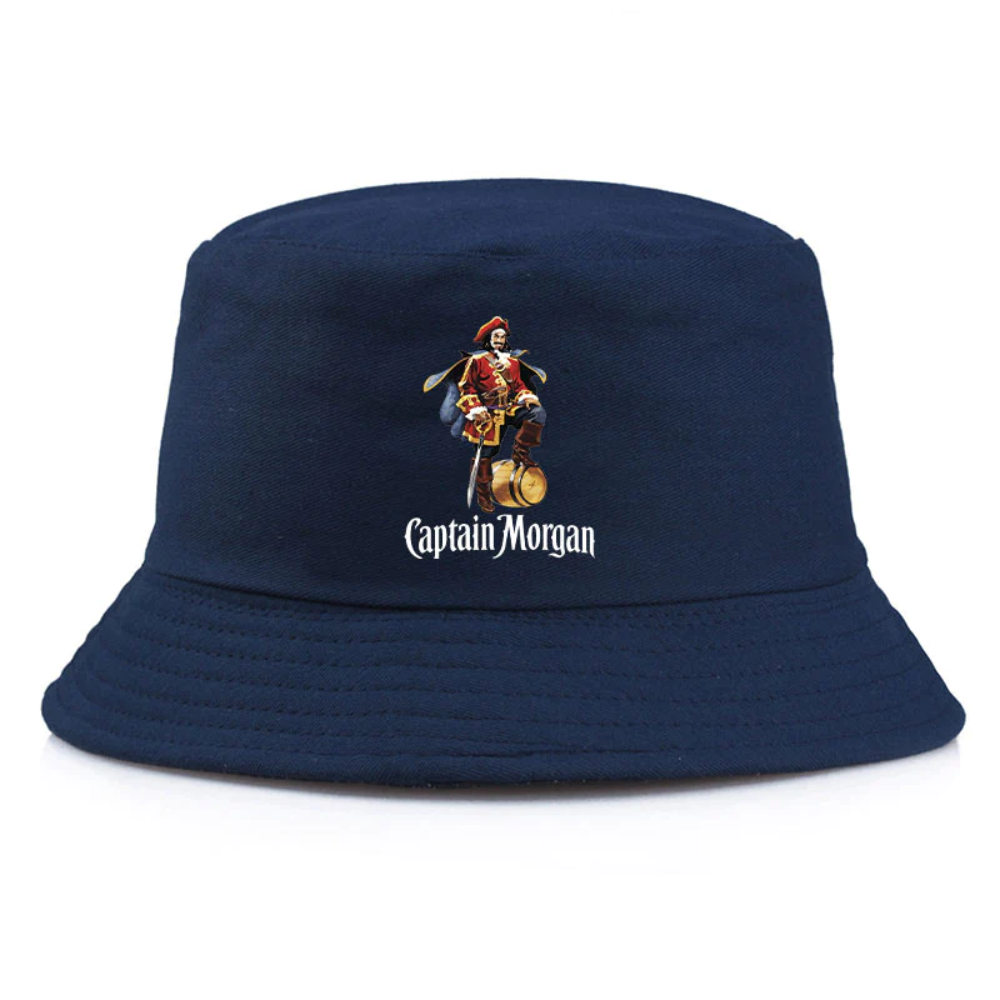 Bob de couleur bleu marine avec inscrit le logo Captain Morgan.