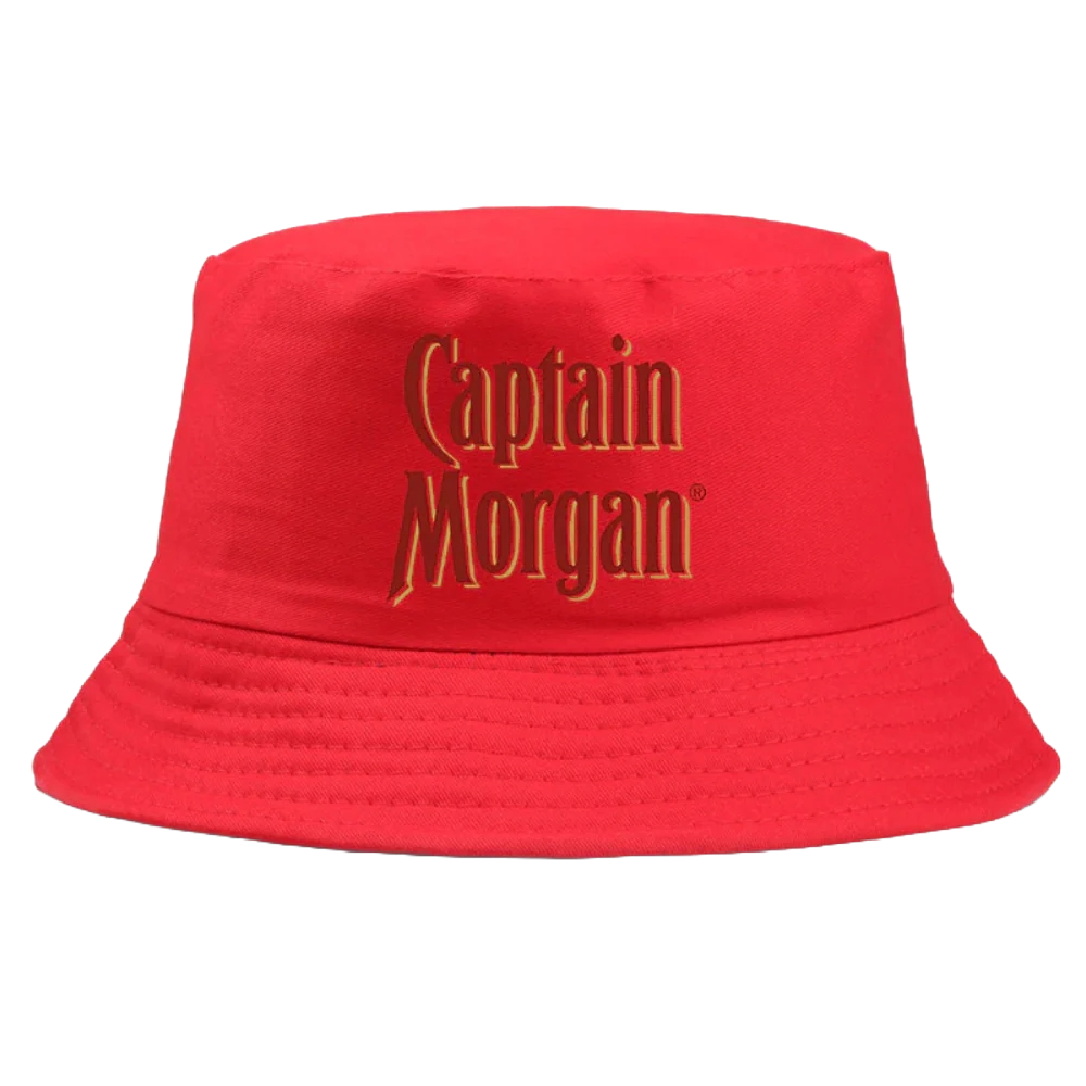 Bob de couleur rouge avec inscrit l'écriture du logo Captain Morgan.