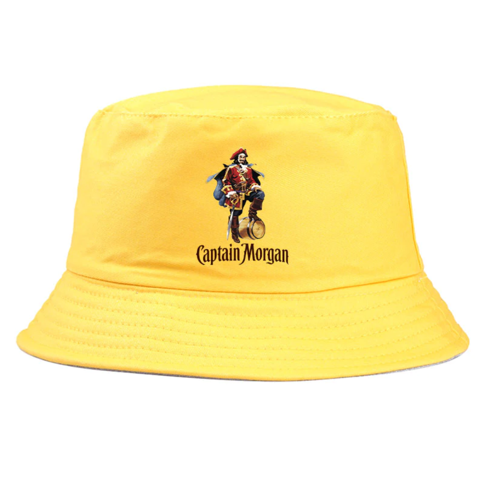 Bob de couleur jaune avec inscrit le logo Captain Morgan.