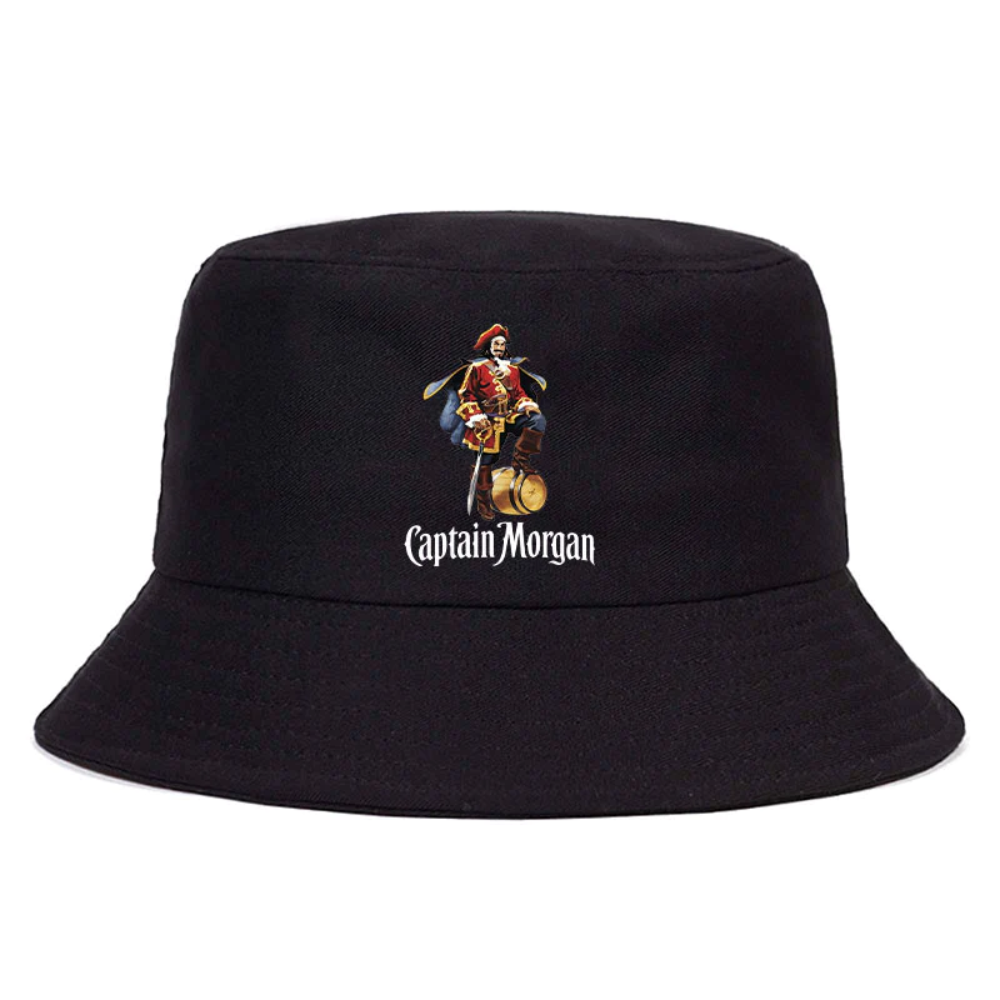 Bob de couleur noir avec inscrit le logo Captain Morgan.