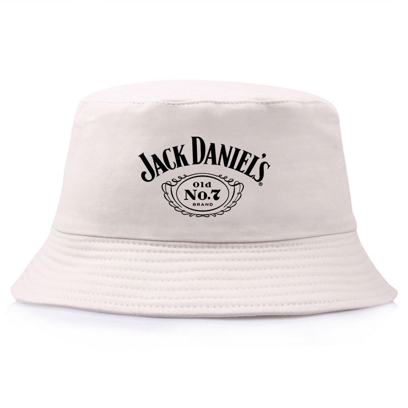 Bob de couleur beige avec inscrit le logo Jack Daniel's.