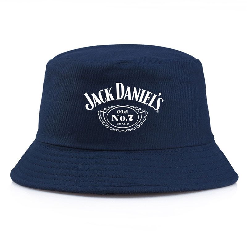 Bob de couleur bleu marine avec inscrit le logo Jack Daniel's.