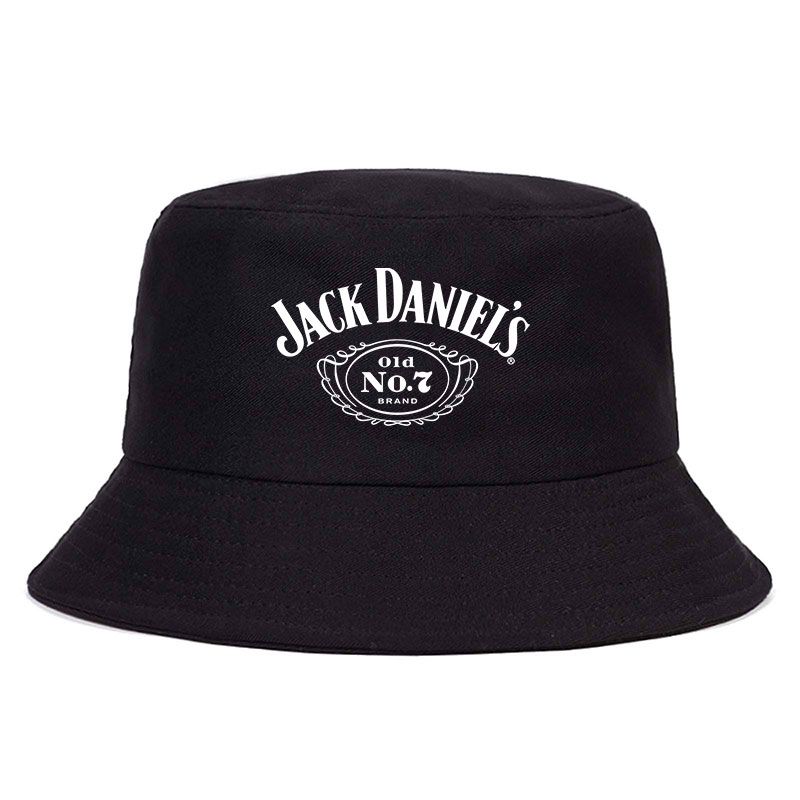 Bob de couleur noir avec inscrit le logo Jack Daniel's.