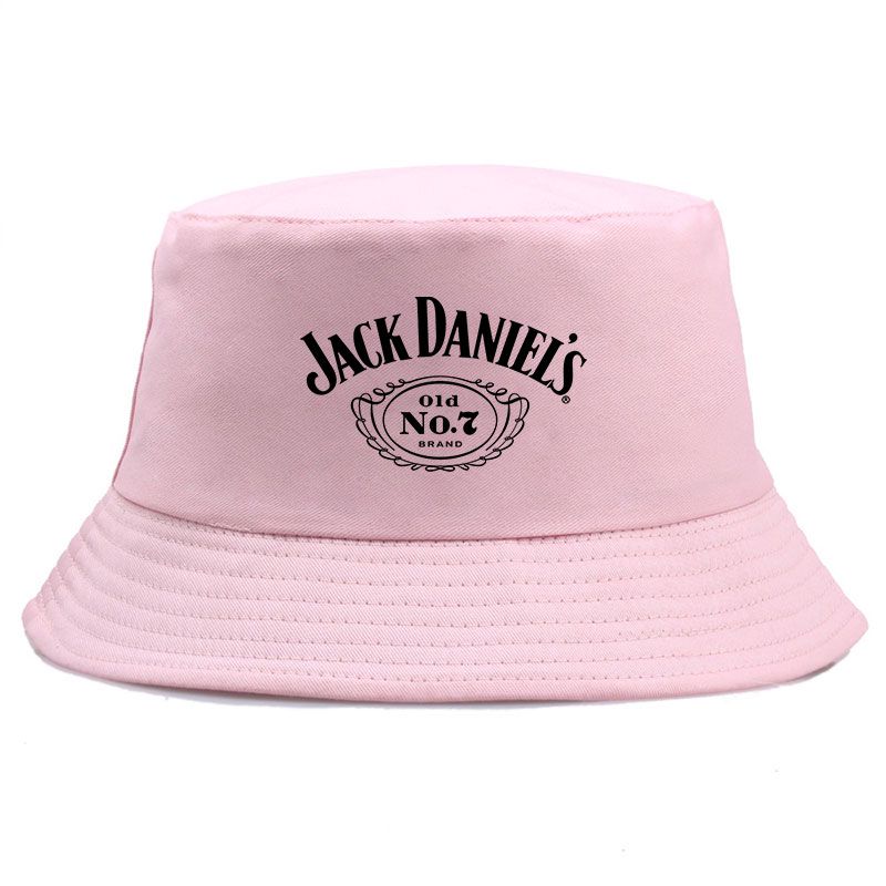 Bob de couleur rose avec inscrit le logo Jack Daniel's.