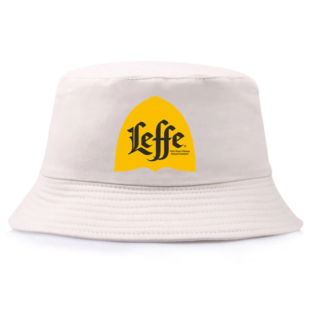 Bob de couleur beige avec inscrit le logo Leffe.