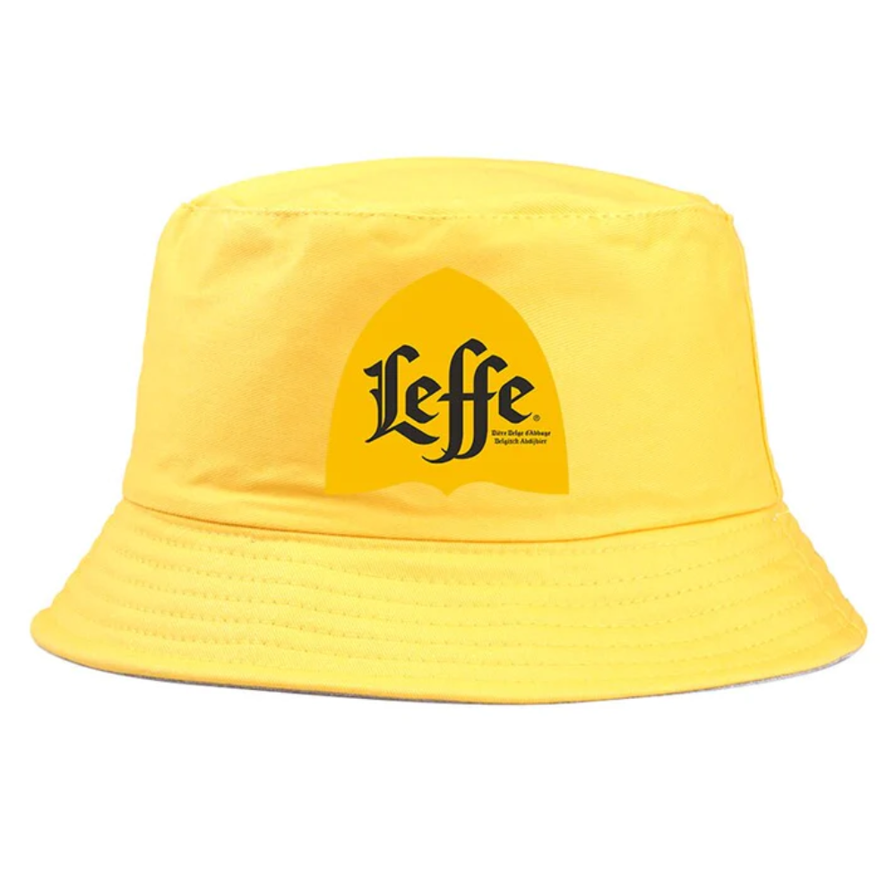 Bob de couleur jaune avec inscrit le logo Leffe.