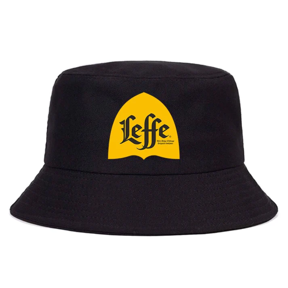 Bob de couleur noir avec inscrit le logo Leffe.