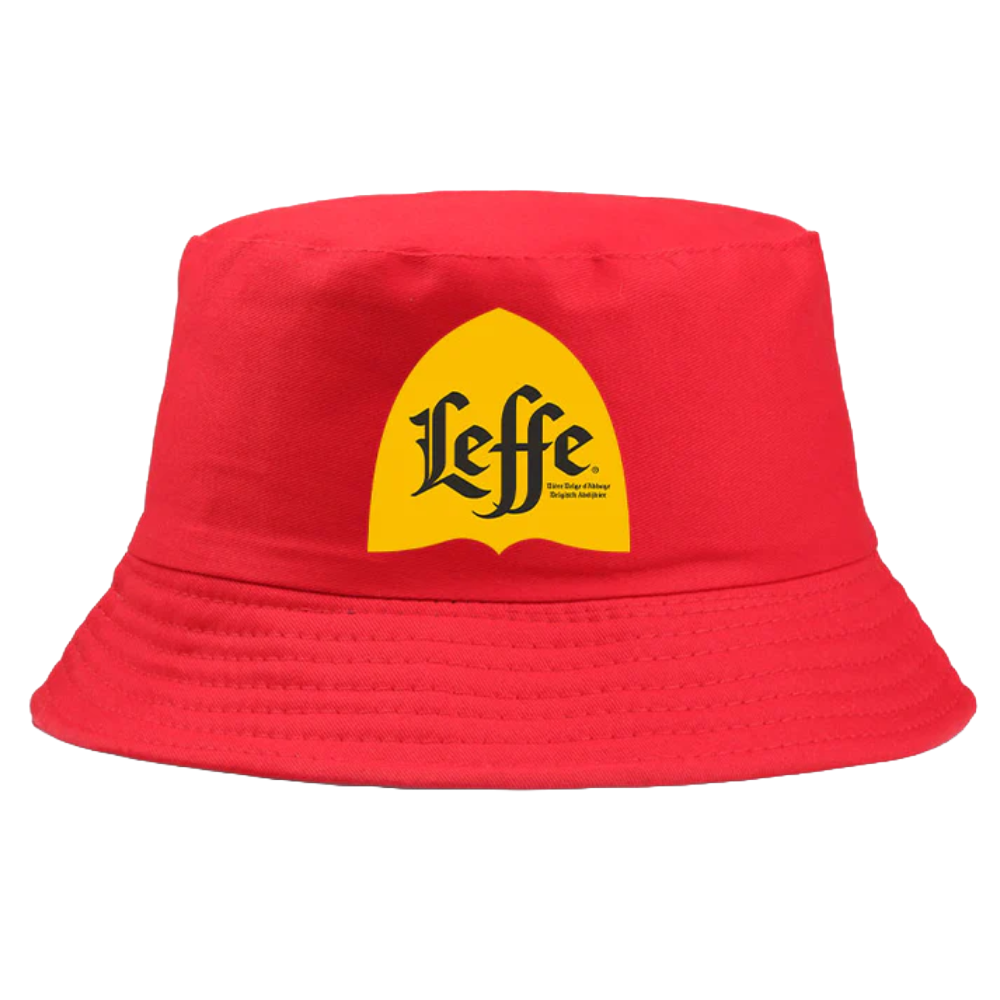 Bob de couleur rouge avec inscrit le logo Leffe.