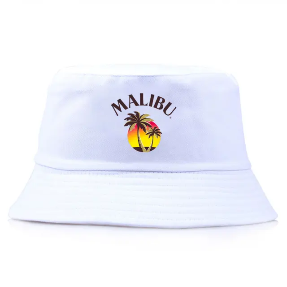 Bob de couleur blanc avec inscrit le logo Malibu.