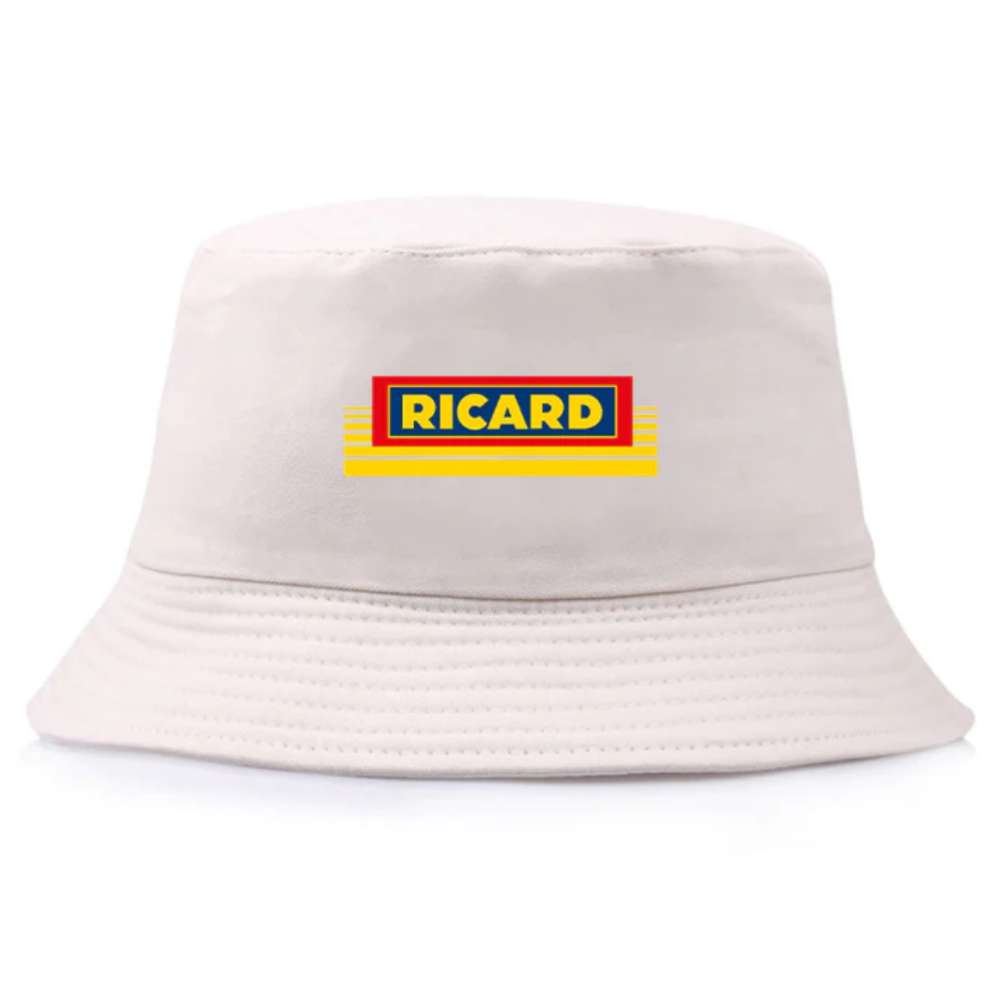 Bob de couleur beige avec inscrit le logo Ricard de 1984.