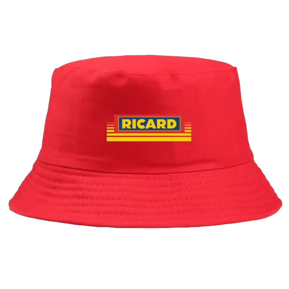 Bob de couleur rouge avec inscrit le logo Ricard de 1984.