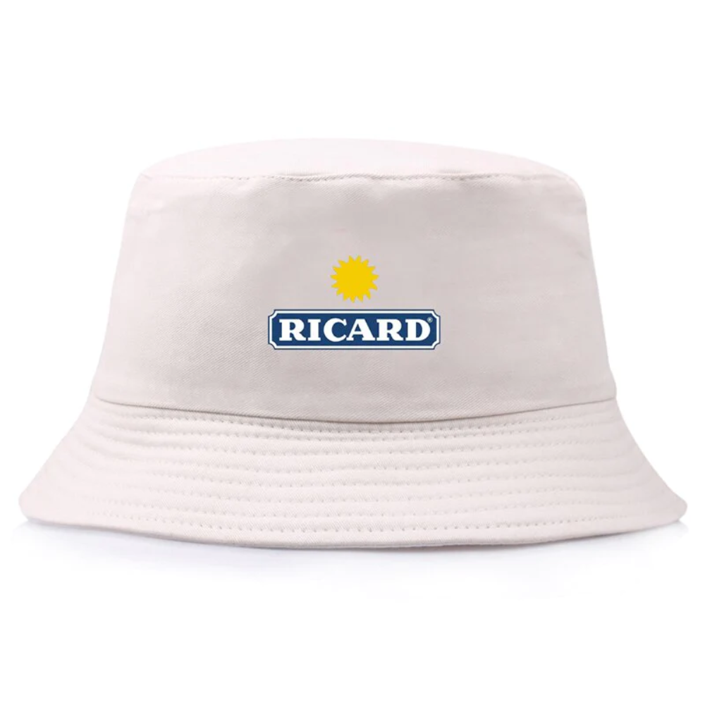 Bob de couleur beige avec inscrit le logo Ricard.