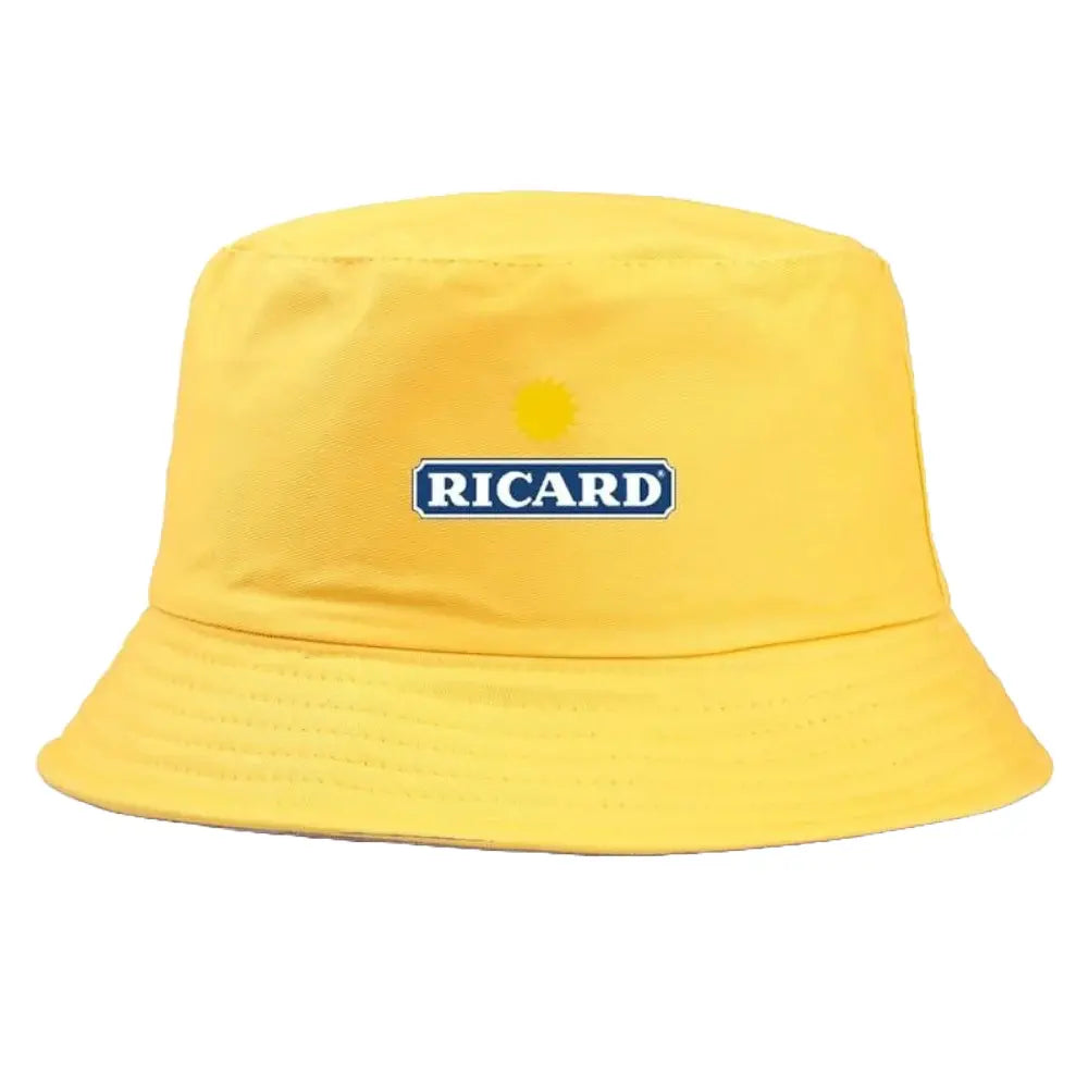 Bob de couleur jaune avec inscrit le logo Ricard.